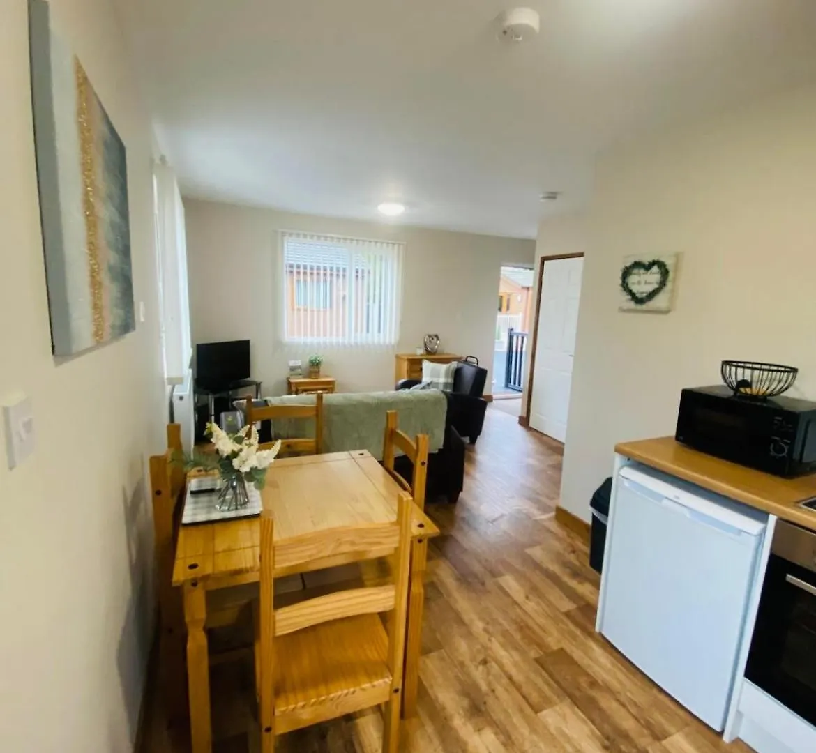 Tulip Cabin With Hot Tub York Birleşik Krallık